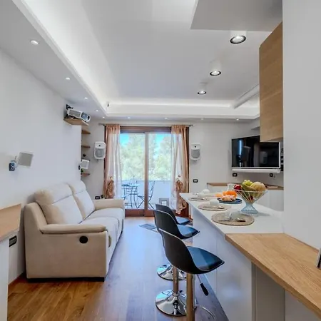 Lungomare - Parco Esclusivo Apartman *